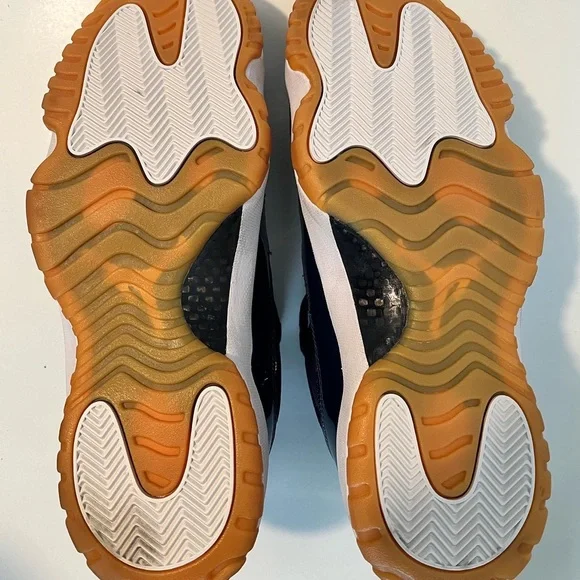 Jordan 11 ‘Midnight Navy Gum’